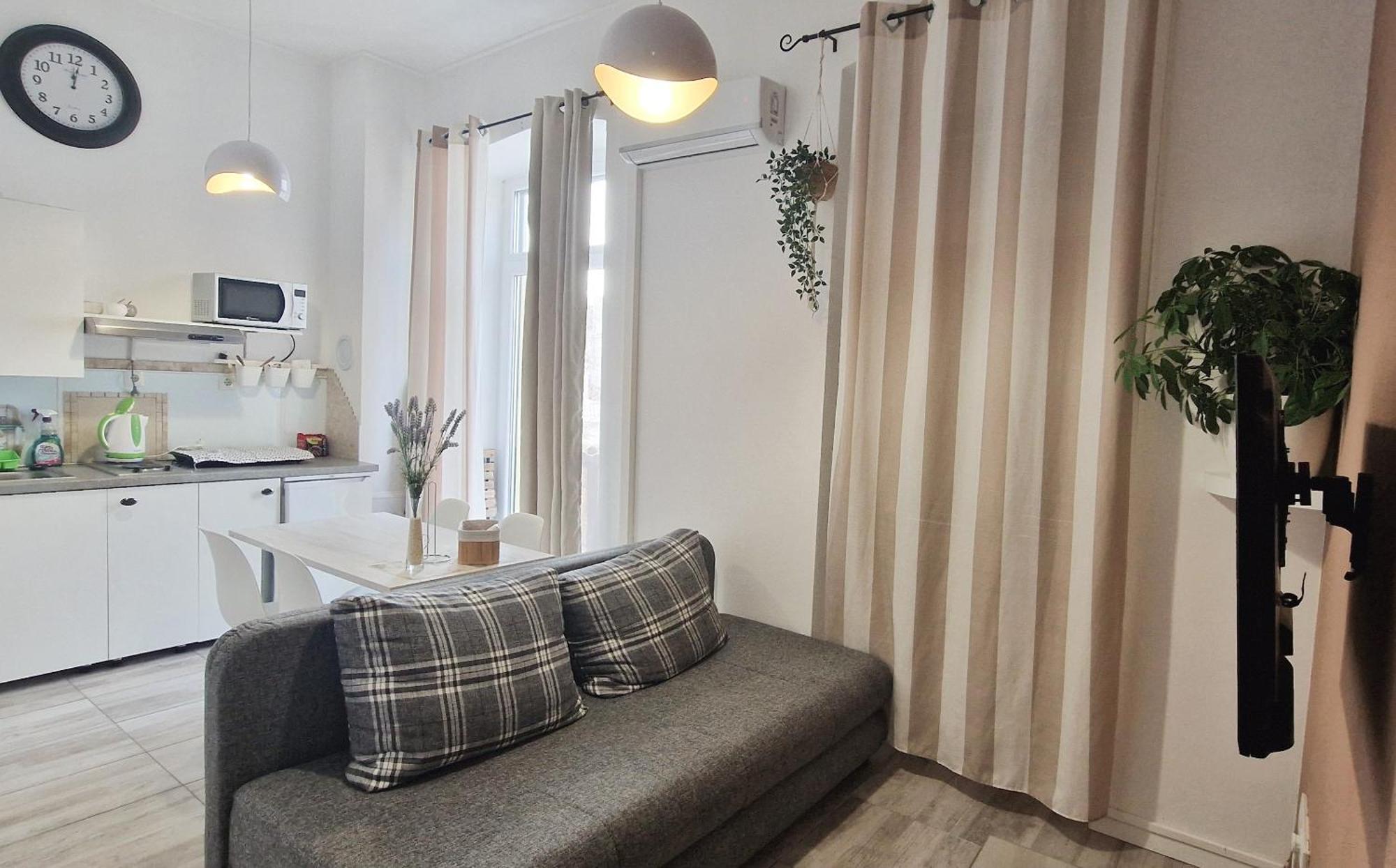 Apartment Megy With Balcony In City Center 크리크베니카 외부 사진