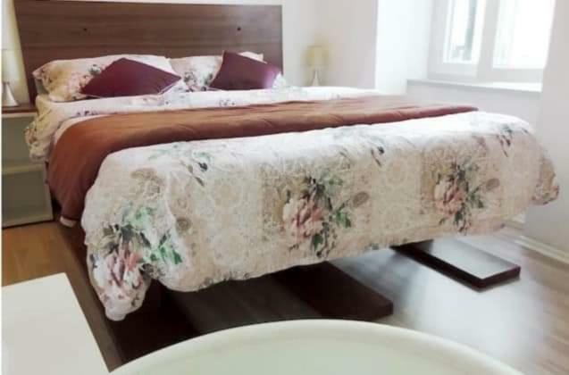 Apartment Megy With Balcony In City Center 크리크베니카 외부 사진